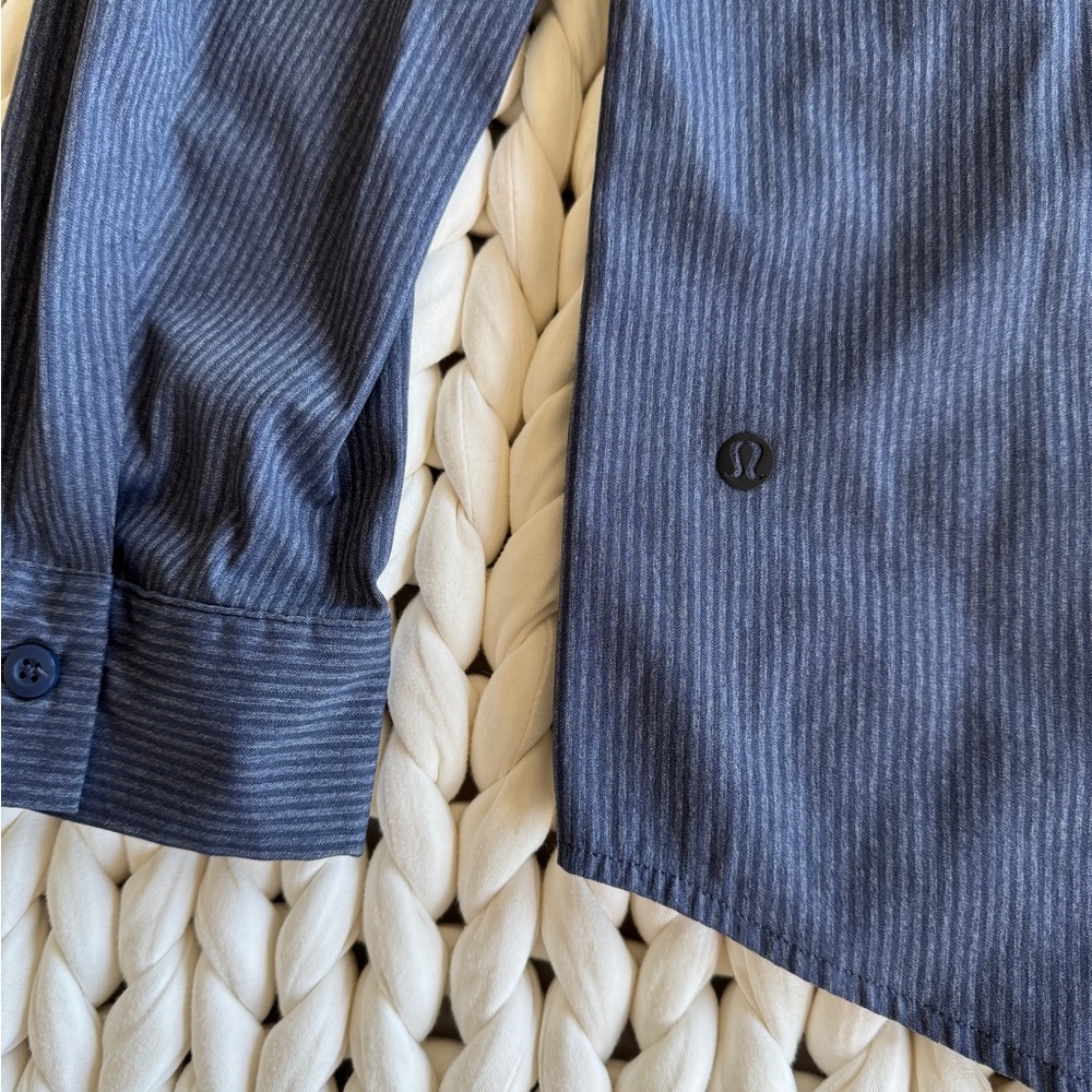 Lululemon Bonded Voyage Long Sleeve Button Down- Heathered Deep Navy - Picture 4 of 6